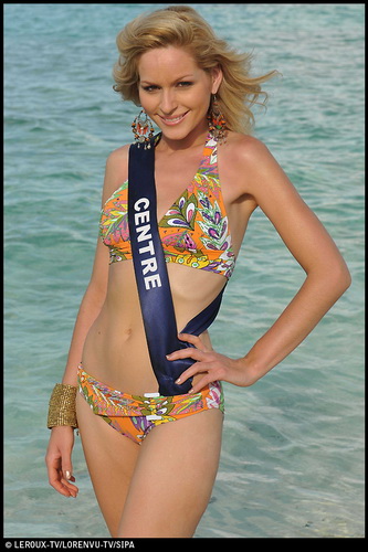 Miss-Centre-2010-Sarah-Perrin-2